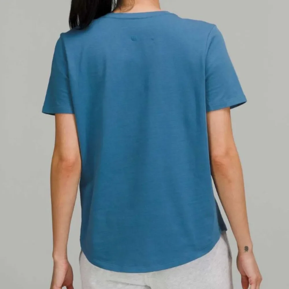 Women Lululemon Love Crew T-Shirt Classic Fit Hip Length Soft Denim Size 6